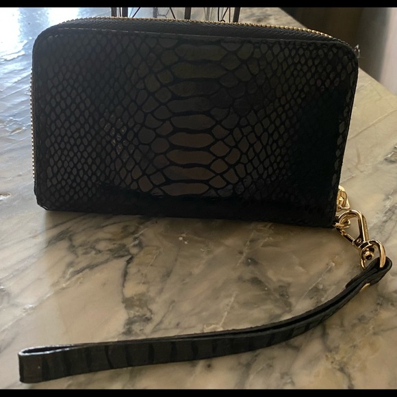 COPY - Like New Michael Kors Wristlet in Black - Picture 2 of 4